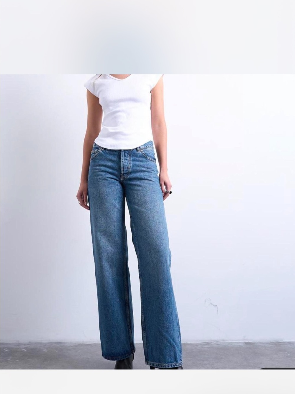 Topshop Ember Low Rise Jeans in Mid Blue